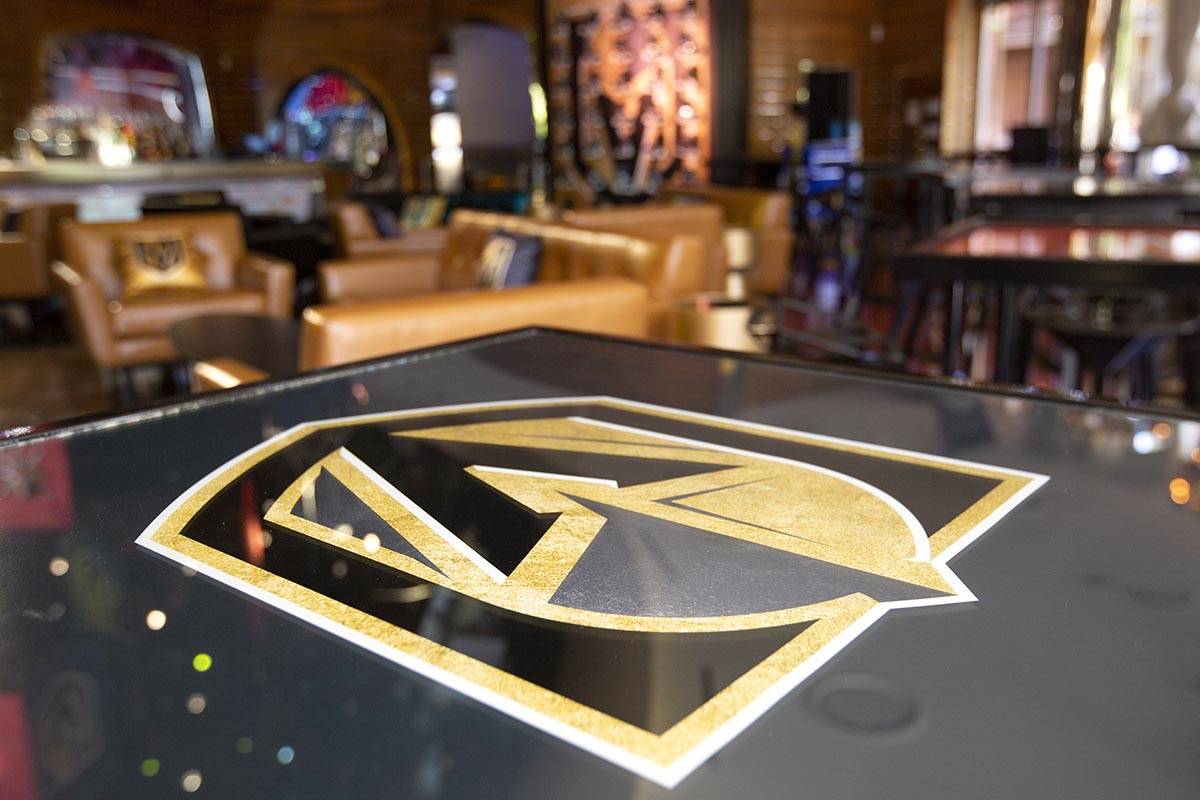 El popup temático de los Golden Knights en Crimson Lounge de Red Rock Casino el jueves, 6 de m ...