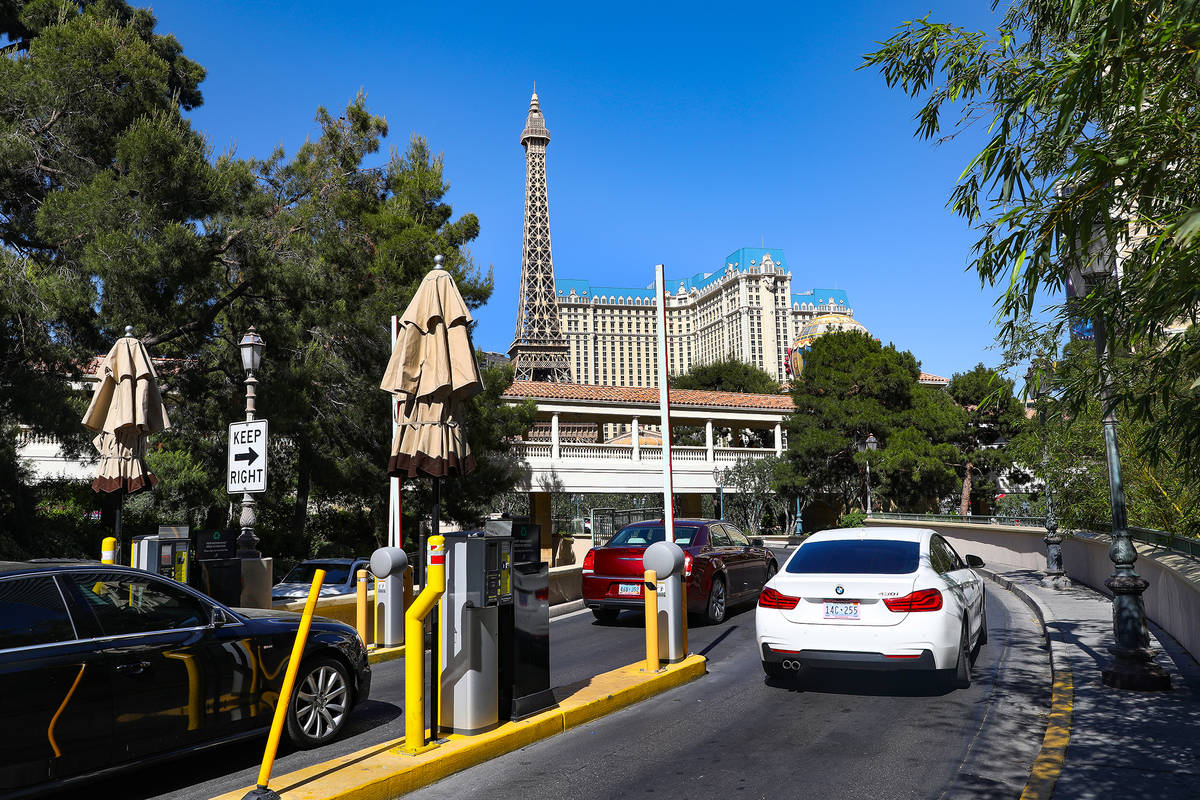 La entrada del auto-estacionamiento en Bellagio de Las Vegas el lunes, 10 de mayo de 2021. (Rac ...