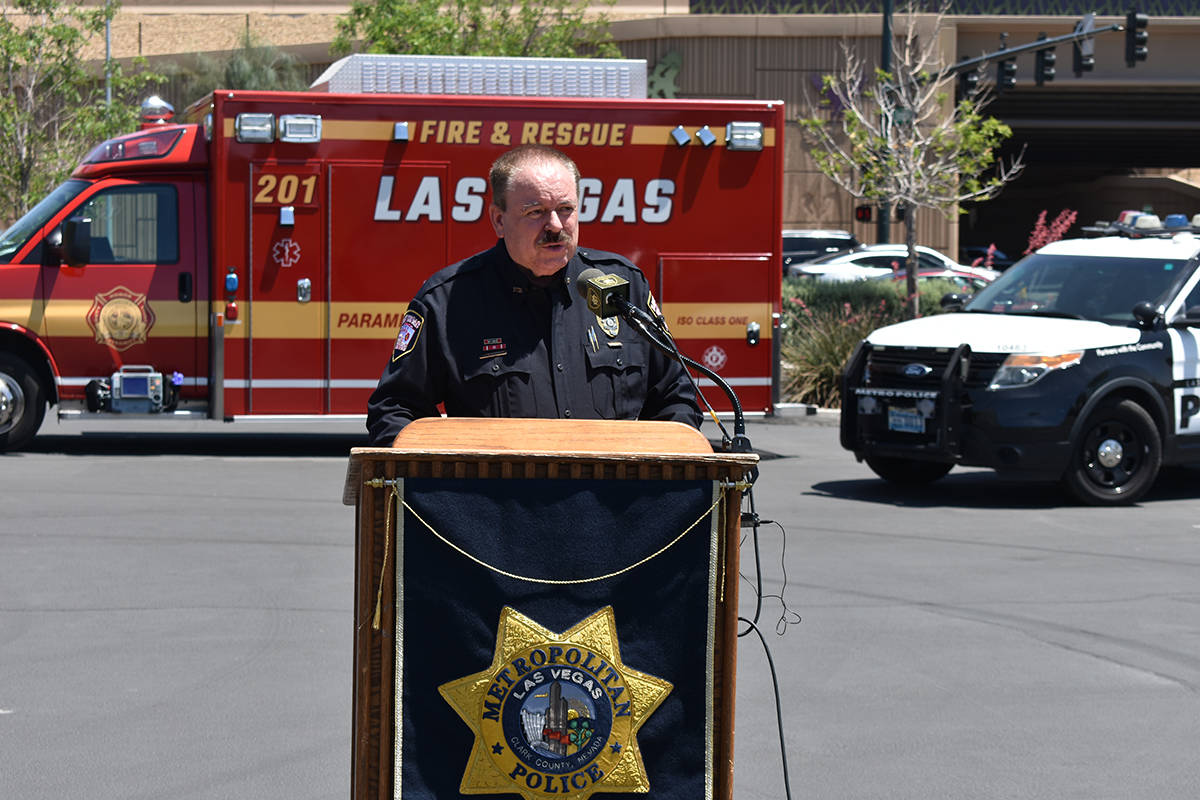 Los Bomberos y Paramédicos de Las Vegas les piden atentamente a los conductores que estén ale ...