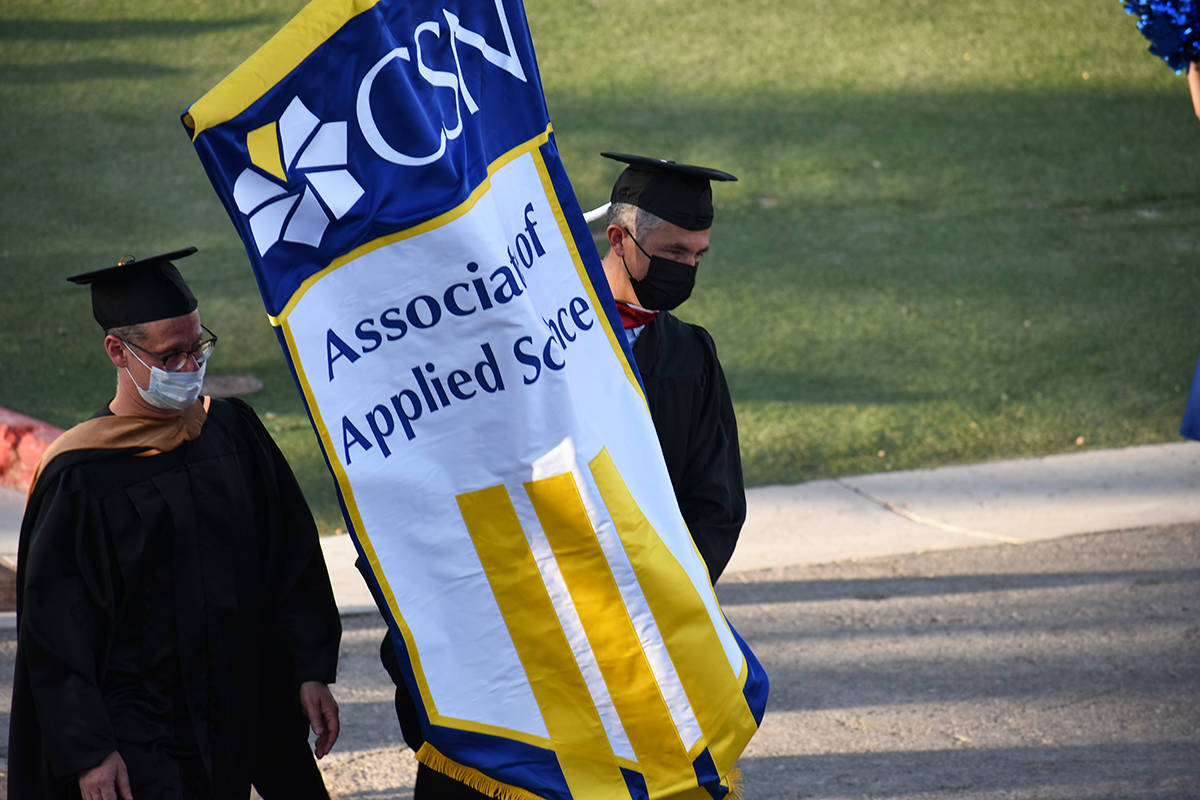 Más de 1,000 estudiantes del CSN acudieron a su ceremonia de graduación. Sábado 15 de mayo d ...