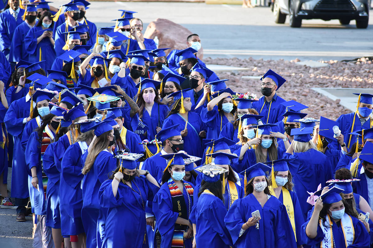 Más de 1,000 estudiantes del CSN acudieron a su ceremonia de graduación. Sábado 15 de mayo d ...