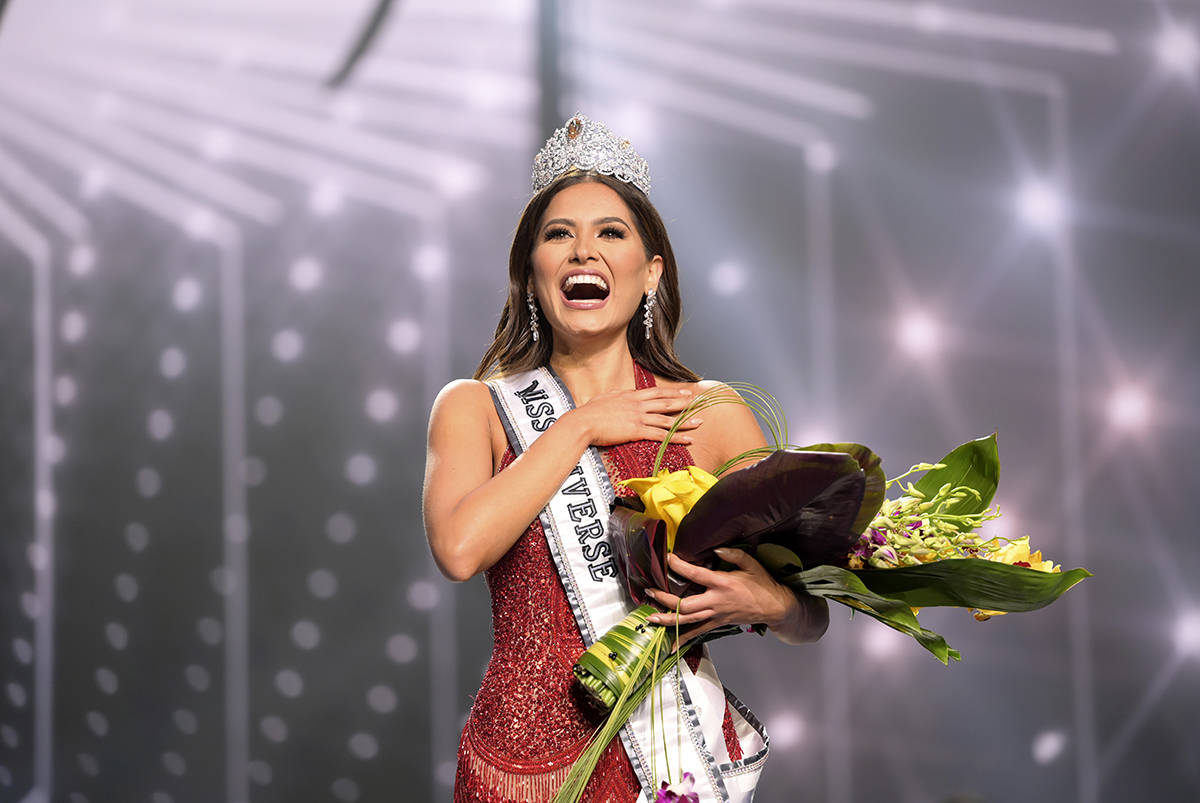 Esta imagen difundida por la Organización Miss Universo muestra a la Miss Universo México 202 ...