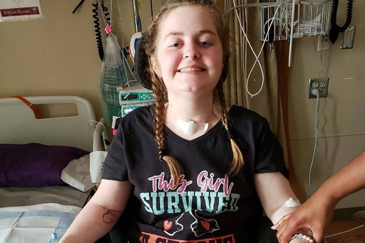 Emma Burkey, una joven de 18 años del Condado Clark que enfermó gravemente tras recibir la va ...