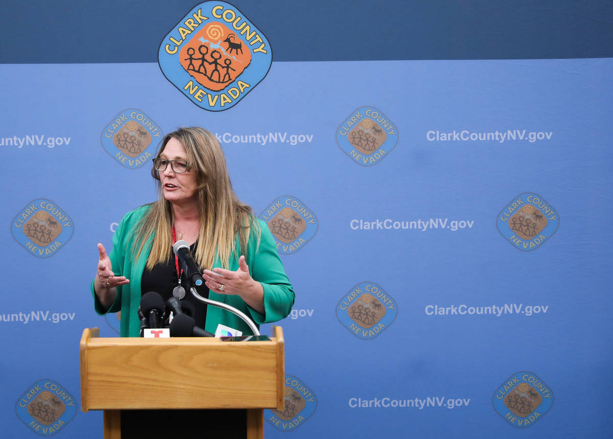 La presidenta de la Comisión del Condado Clark, Marilyn Kirkpatrick, habla en una rueda de pre ...