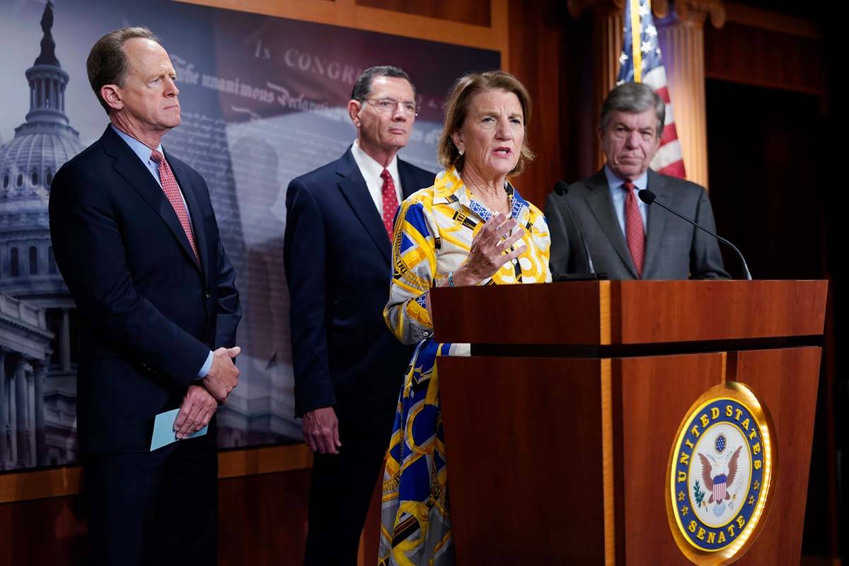 La senadora Shelley Moore Capito habla en el Capitolio en Washington el jueves, 27 de mayo de 2 ...
