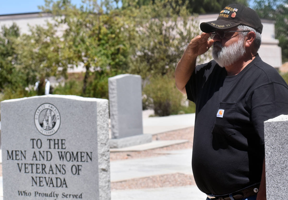 Los Veteranos se dieron cita para rendir honores a sus colegas ya fallecidos, el domingo 30 de ...