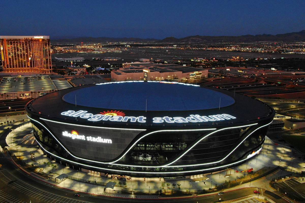 Archivo.- Vista aérea del Allegiant Stadium el viernes 31 de julio de 2020, en Las Vegas. [Fot ...