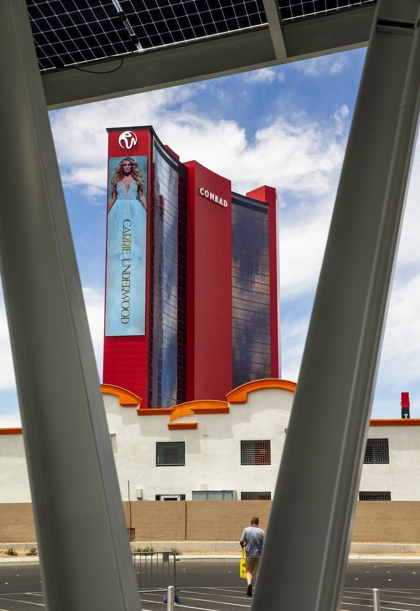 Resorts World Las Vegas con el cercano Siegel Select Convention Center Extended Stay junto al C ...