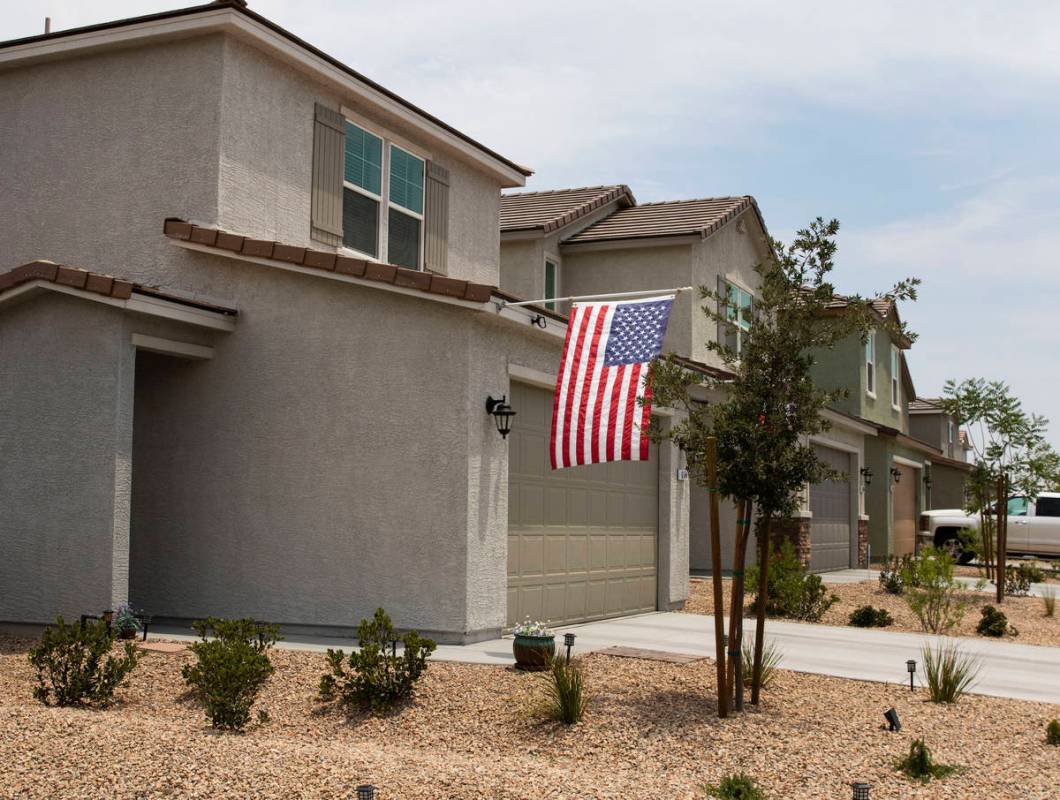 Casas de renta propiedad de American Homes For Rent se muestran en la esquina suroeste de Pyle ...