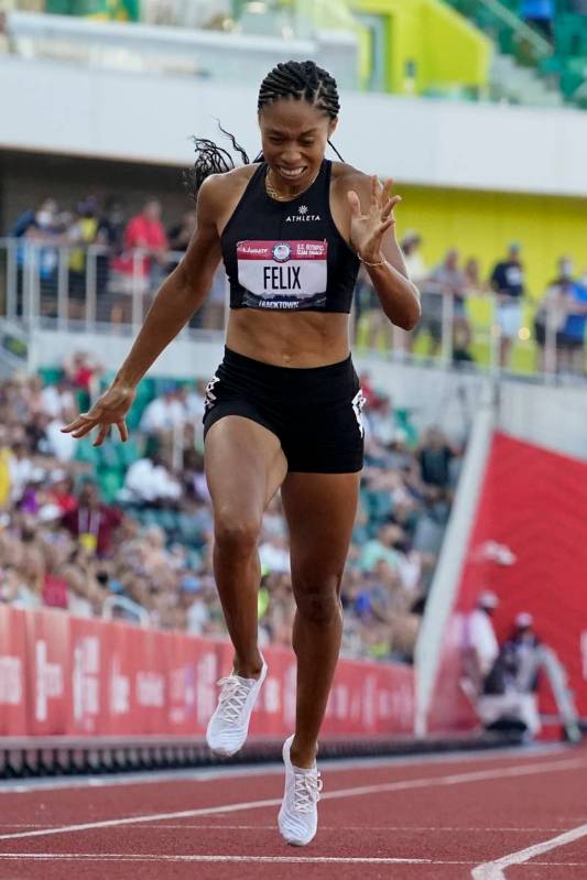 Allyson Felix termina en segundo lugar en la carrera de 400 metros en las U.S. Olympic Track an ...