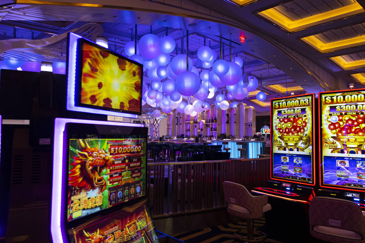 Una vista del lounge de cócteles Gatsby se ve desde el piso del casino durante un recorrido po ...