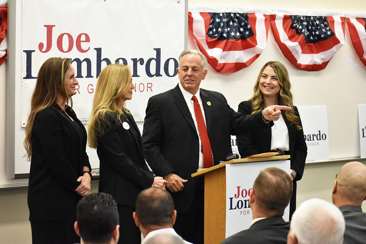 Acompañado de su familia, el alguacil Joe Lombardo anunció su precandidatura para la gubernat ...