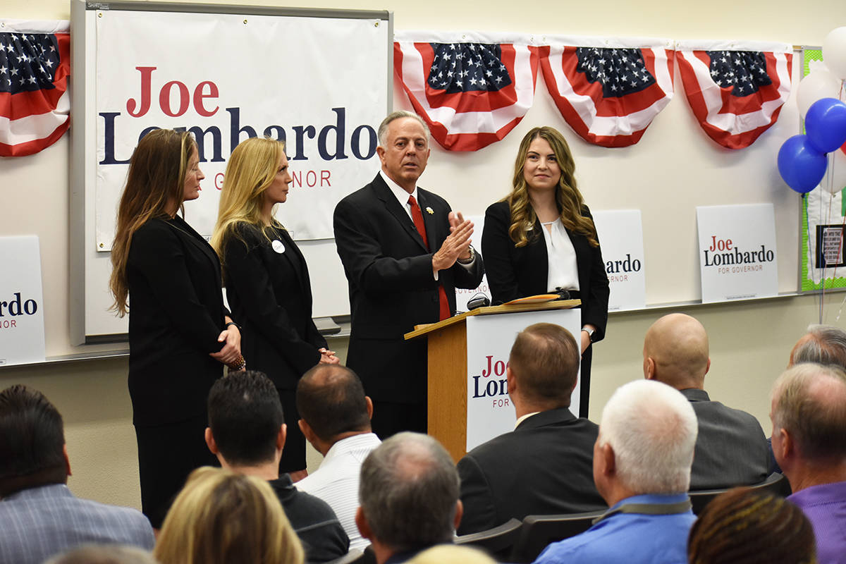 Acompañado de su familia, el alguacil Joe Lombardo anunció su precandidatura para la gubernat ...
