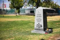 Un obelisco donado por la African American Genealogy Society en memoria de las personas que han ...