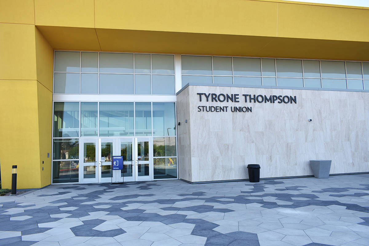 Exterior del edificio “Tyrone Thompson Student Union” en el campus de North Las Vegas del C ...