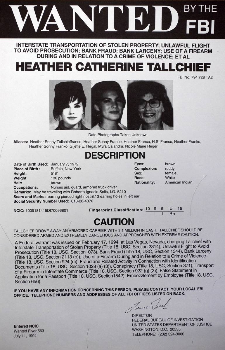 Se muestra un letrero de búsqueda del FBI de la ex fugitiva Heather Catherine Tallchief. Tallc ...