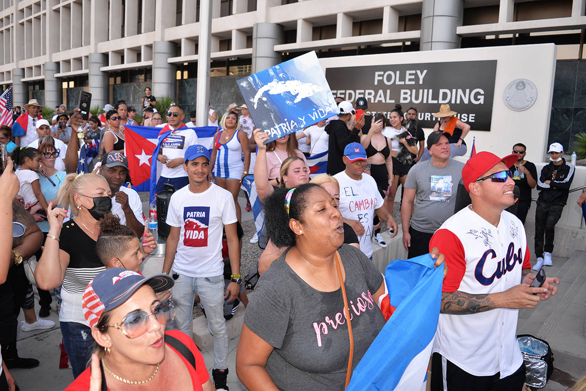 Miles de cubanos se lanzaron a las calles el domingo 11 de julio de 2021 en La Habana y otros p ...