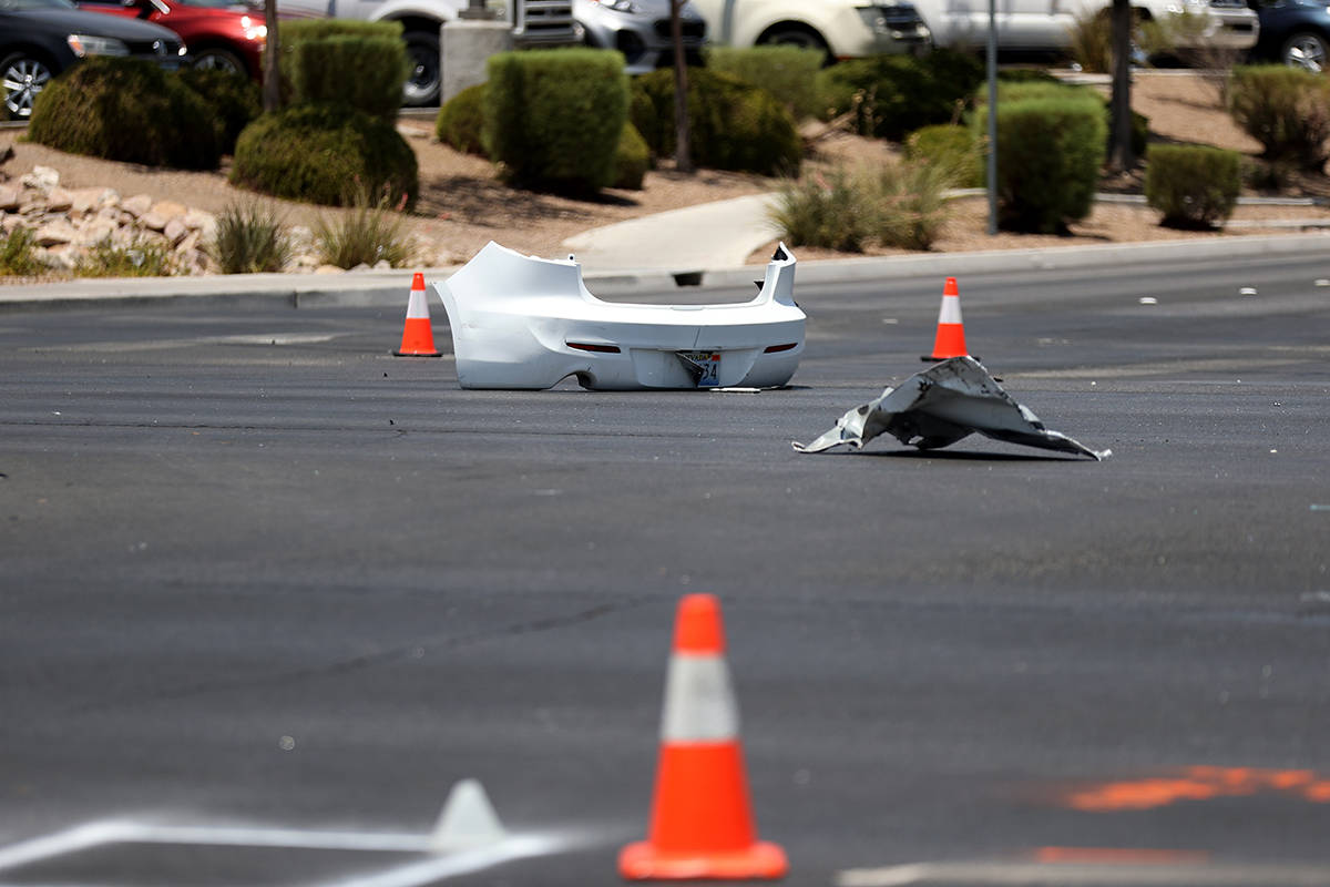 La escena de un accidente en la intersección de Craig Road y Allen Lane en North Las Vegas, el ...