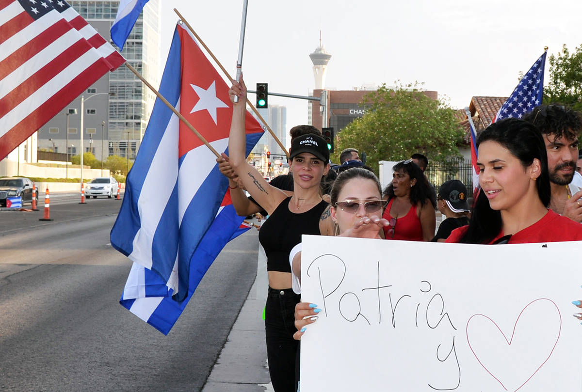 Miles de cubanos se lanzaron a las calles el domingo 11 de julio de 2021 en La Habana y otros p ...