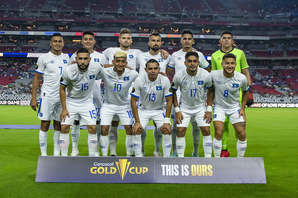La Selección de El Salvador posa para la foto oficial previo al juego de Cuartos de Final de l ...