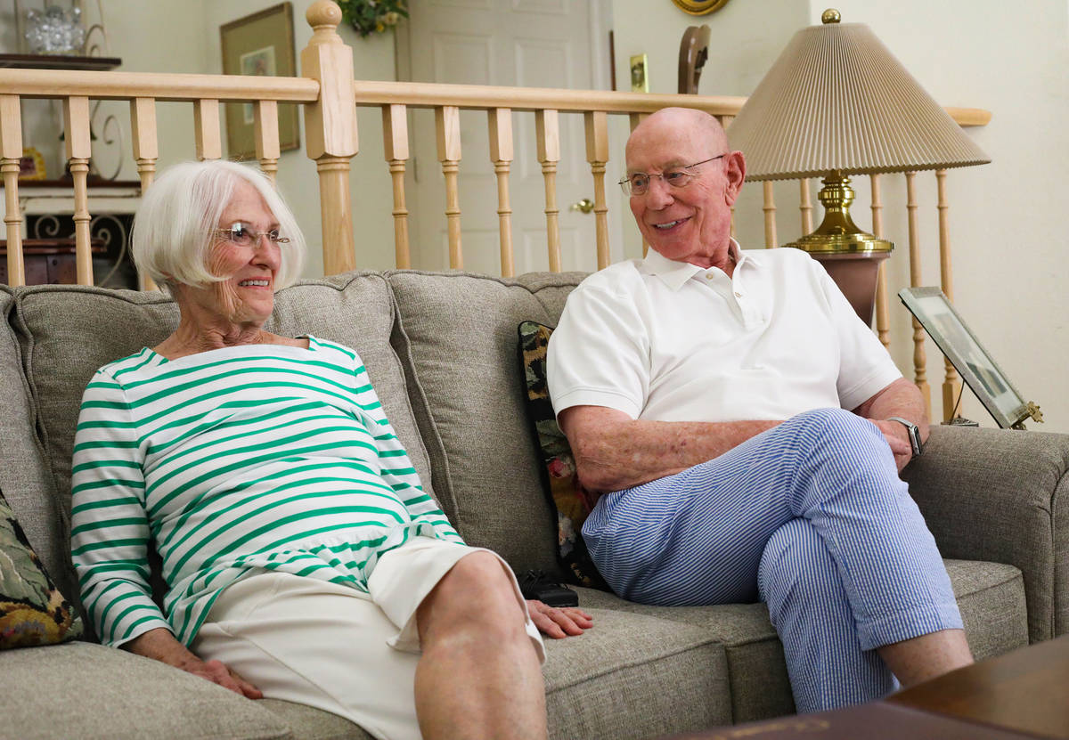 Judy Robinson y su marido Gary Robinson hablan con el Review-Journal en su casa de Las Vegas, e ...