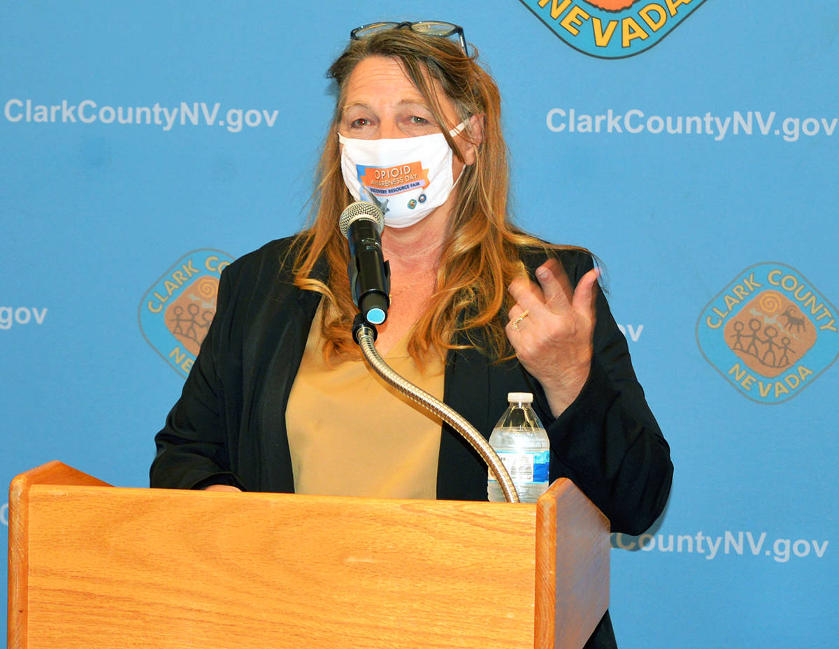 La presidenta de la Junta de Comisionados del Condado Clark, Marilyn Kirkpatrick, introdujo a W ...
