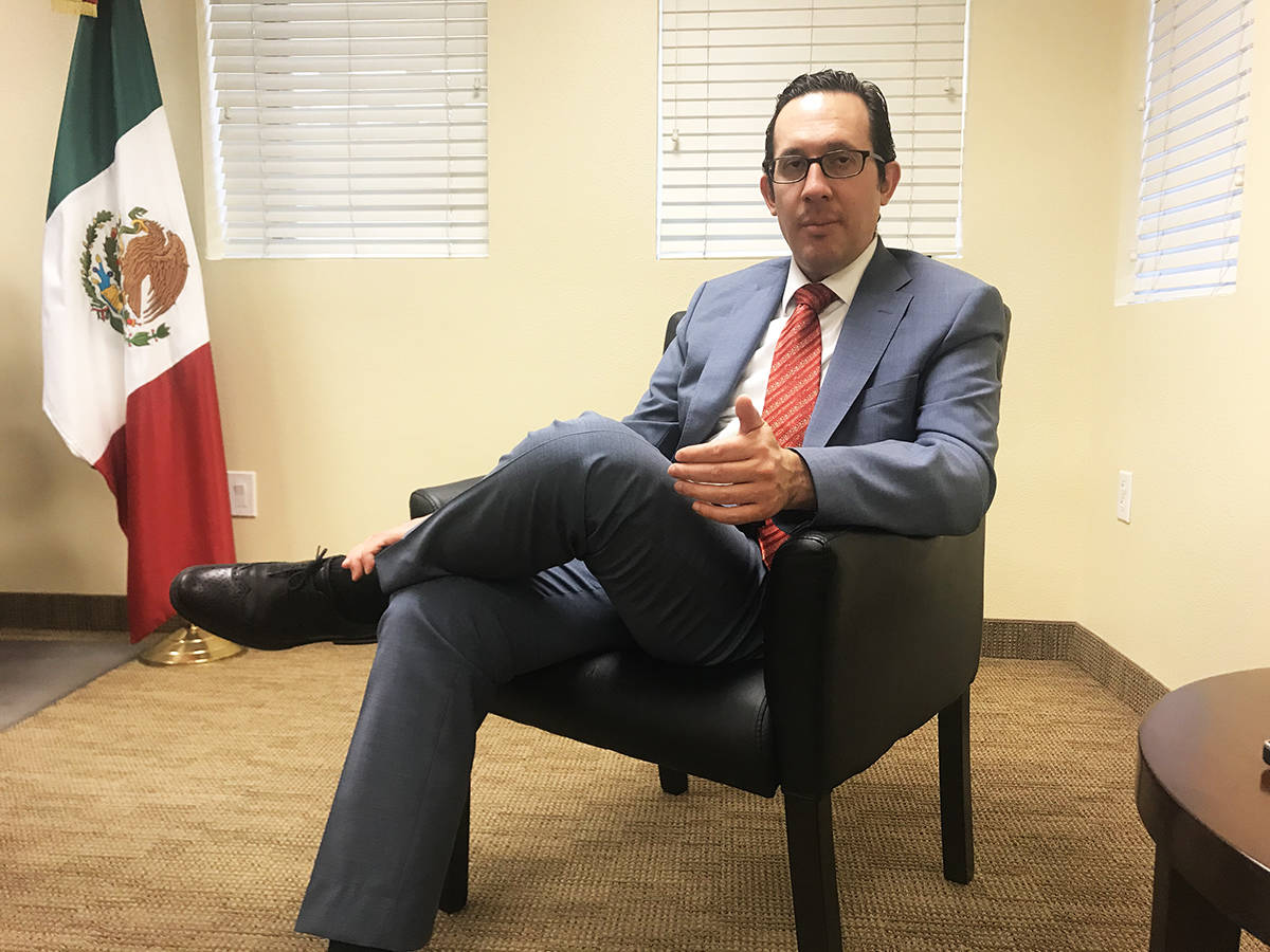 El cónsul de México, Julián Escutia, hizo un llamado a los padres de familia para involucrar ...