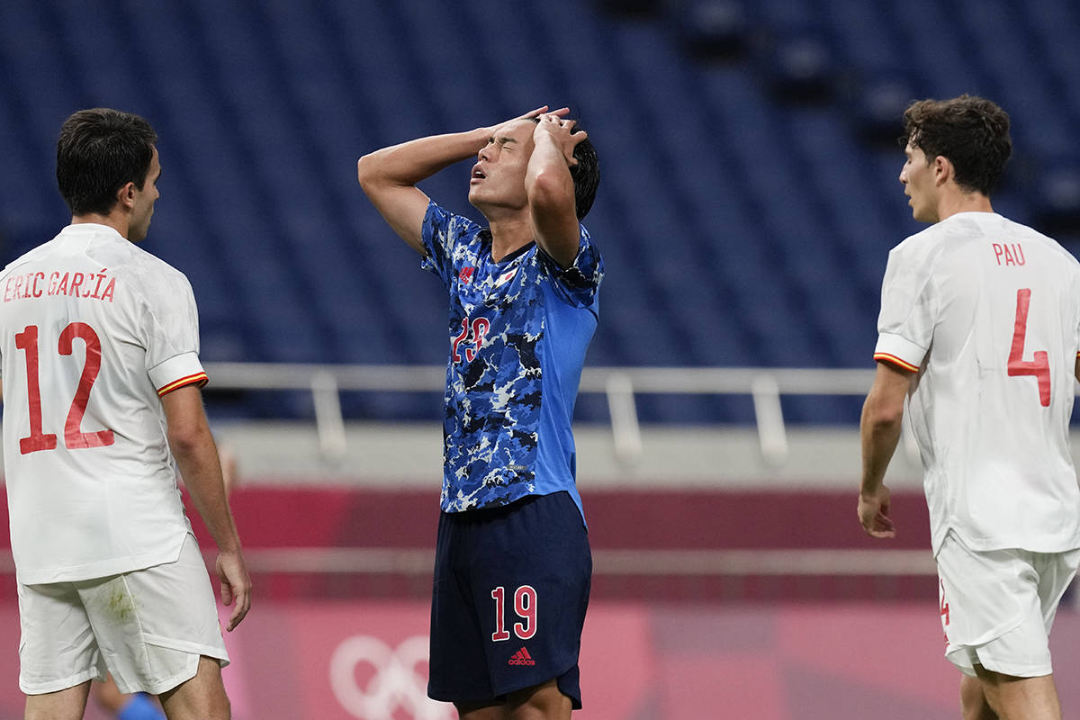 El japonés Daichi Hayashi reacciona después de perder la oportunidad de anotar contra España ...