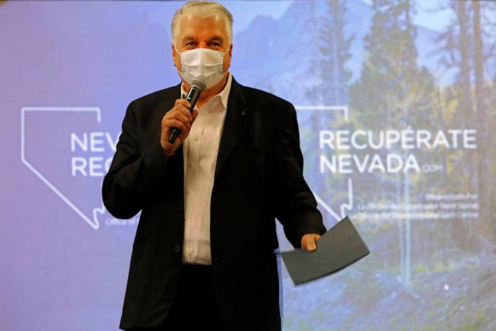 El gobernador de Nevada, Steve Sisolak, habla durante un evento de inicio de la Nevada Recovers ...