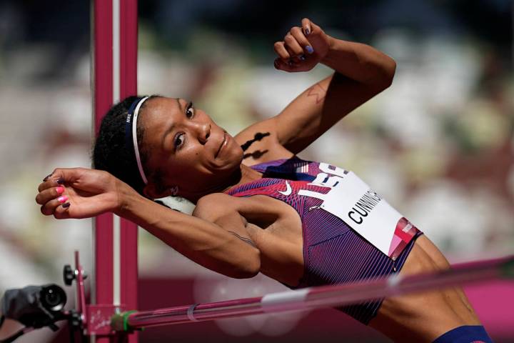 Vashti Cunningham, de Estados Unidos, compite en las rondas de clasificación del salto de altu ...