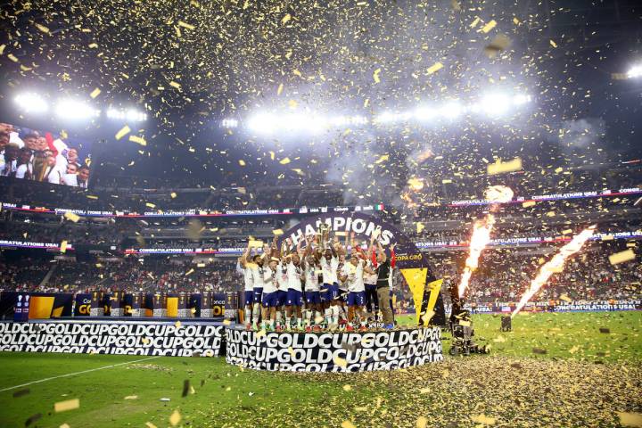 Estados Unidos celebra su victoria en la final de la Copa Oro de la Concacaf contra México en ...