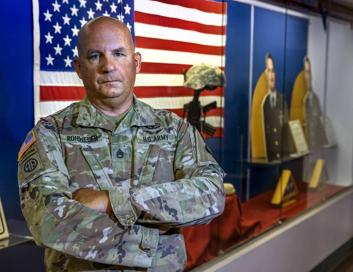 El sargento Richard Rohweder, que sirvió en Irak y Afganistán después del 11 de septiembre, ...