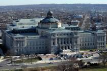 En esta foto de archivo del 19 de diciembre de 2013, se ve la Library of Congress en Washington ...
