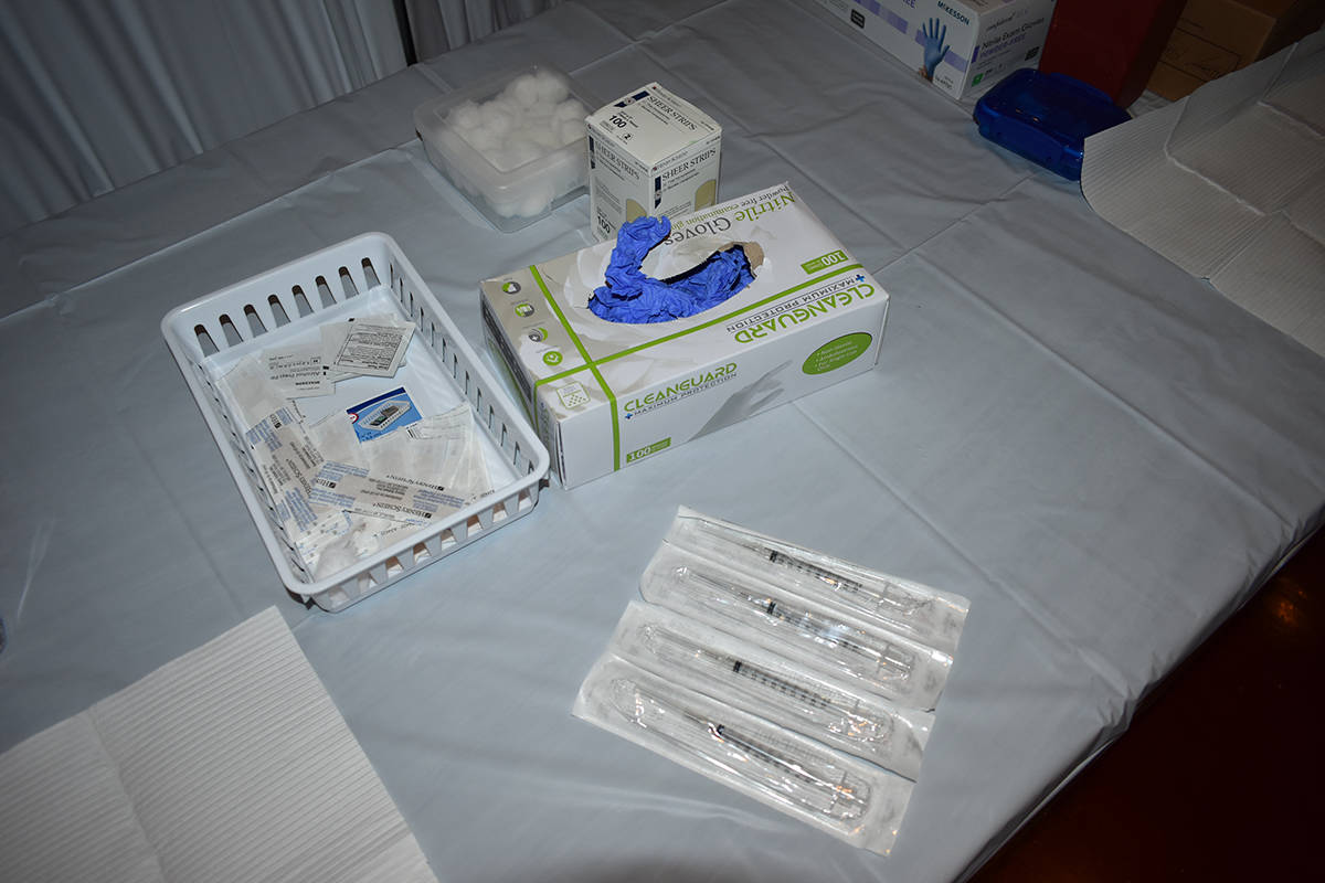 Esta foto muestra algunos artículos médicos necesarios para aplicar la vacuna contra COVID-19 ...