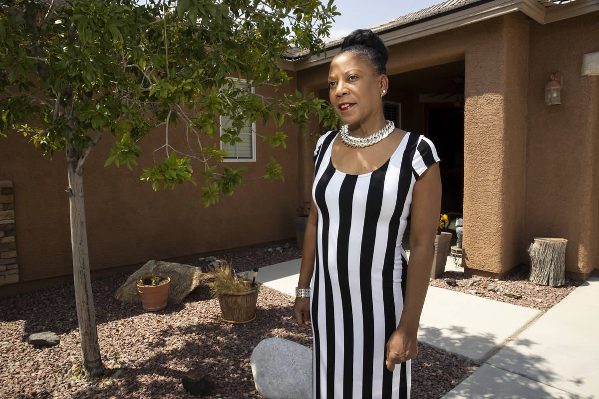 Teresa Washington posa para un retrato en su casa en la comunidad de Burson Ranch en Pahrump, e ...