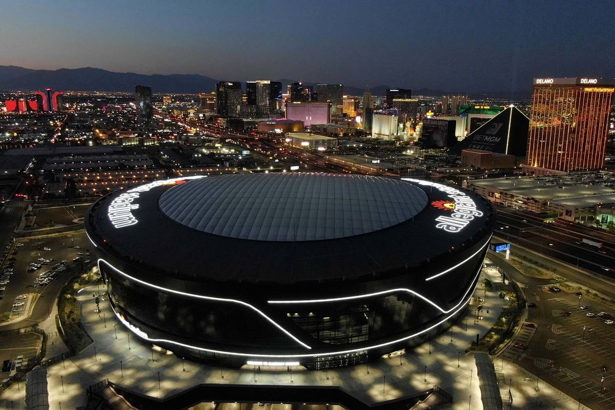 Michael Quine/Las Vegas Review-Journal Vista aérea del Allegiant Stadium y del Strip de Las Ve ...