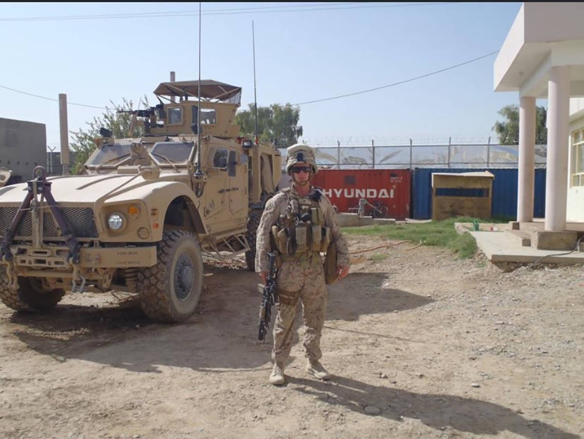 El teniente primero del Cuerpo de Marines Shamus Flynn posa para una foto en agosto de 2011 en ...