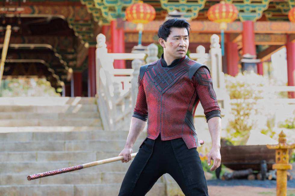 Shang-Chi (Simu Liu) en SHANG-CHI AND THE LEGEND OF THE TEN RINGS de Marvel Studios. Foto de Ja ...