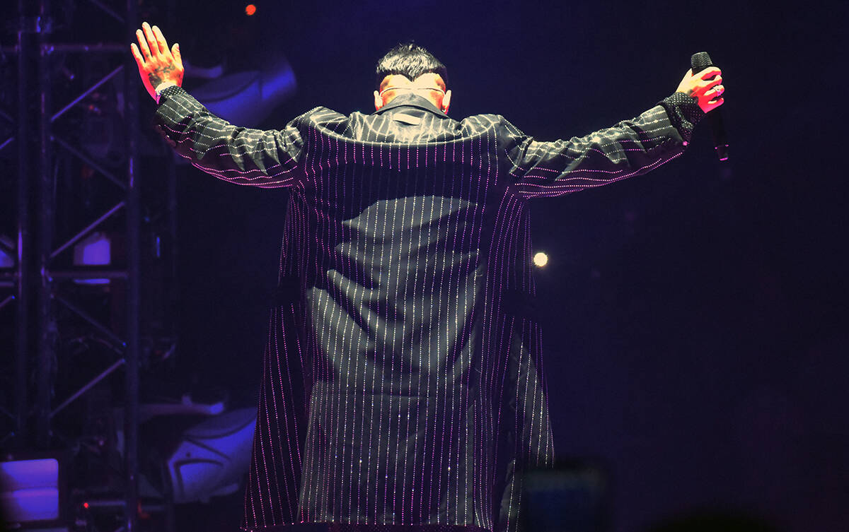 Con total energía, Maluma cantó la mayoría de sus temas más populares y bailó durante casi ...