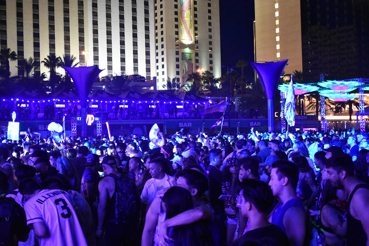 Miles de personas volvieron a disfrutar de un festival musical en Las Vegas, con la primera edi ...