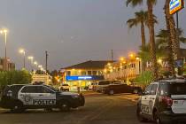 La policía de Las Vegas está investigando un homicidio en un motel justo al lado del Strip de ...