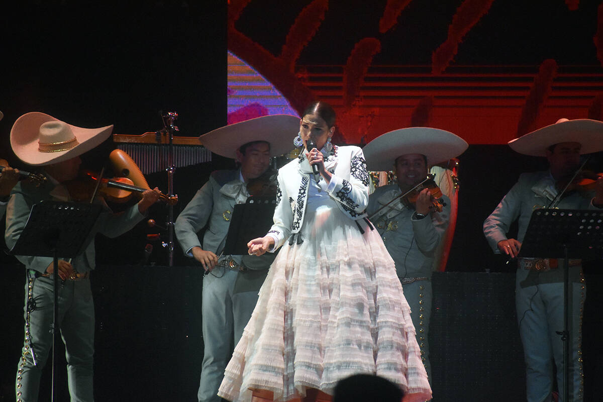 La cantante Natalia Jiménez fue telonera para Banda MS en Las Vegas. El sábado 11 de septiemb ...