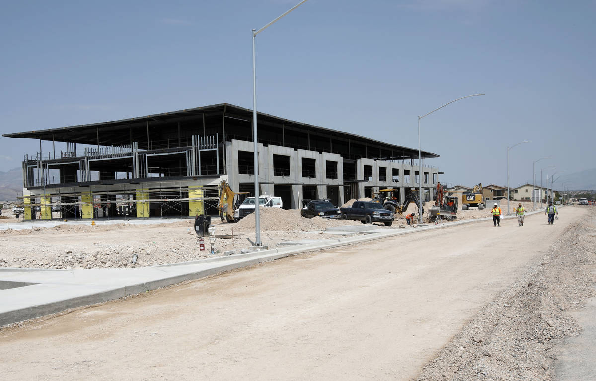 La construcción está en marcha en Evora, un proyecto de 42 acres a lo largo de Buffalo Drive ...