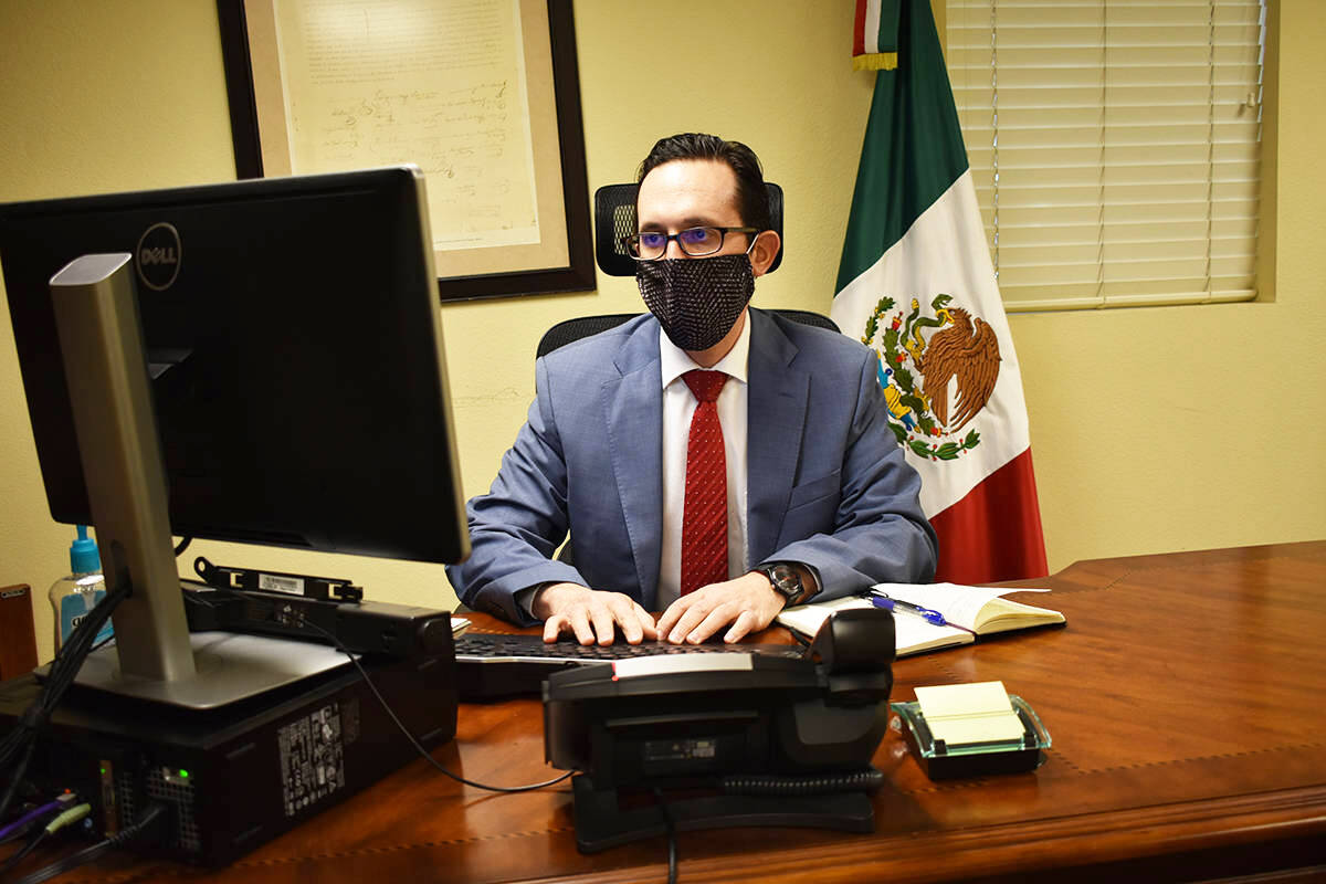 Fotografía de archivo del cónsul de México en Las Vegas, Julián Escutia. [Foto Anthony Avel ...