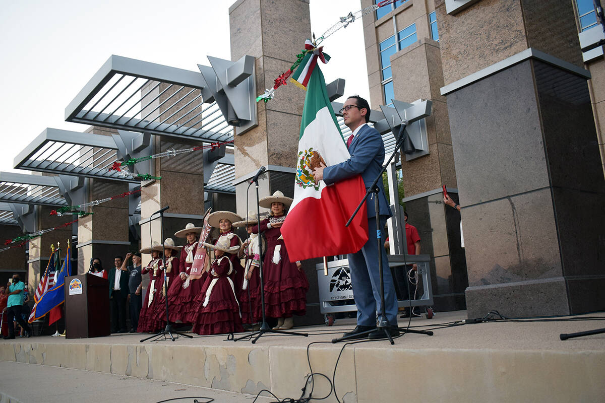 La bandera tricolor detenida por el cónsul de México. El miércoles 15 de septiembre de 2021 ...