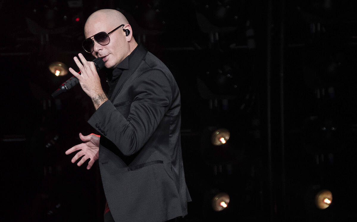 ARCHIVO - En esta fotografía de archivo, del 30 de junio de 2017, Pitbull se presenta en un co ...