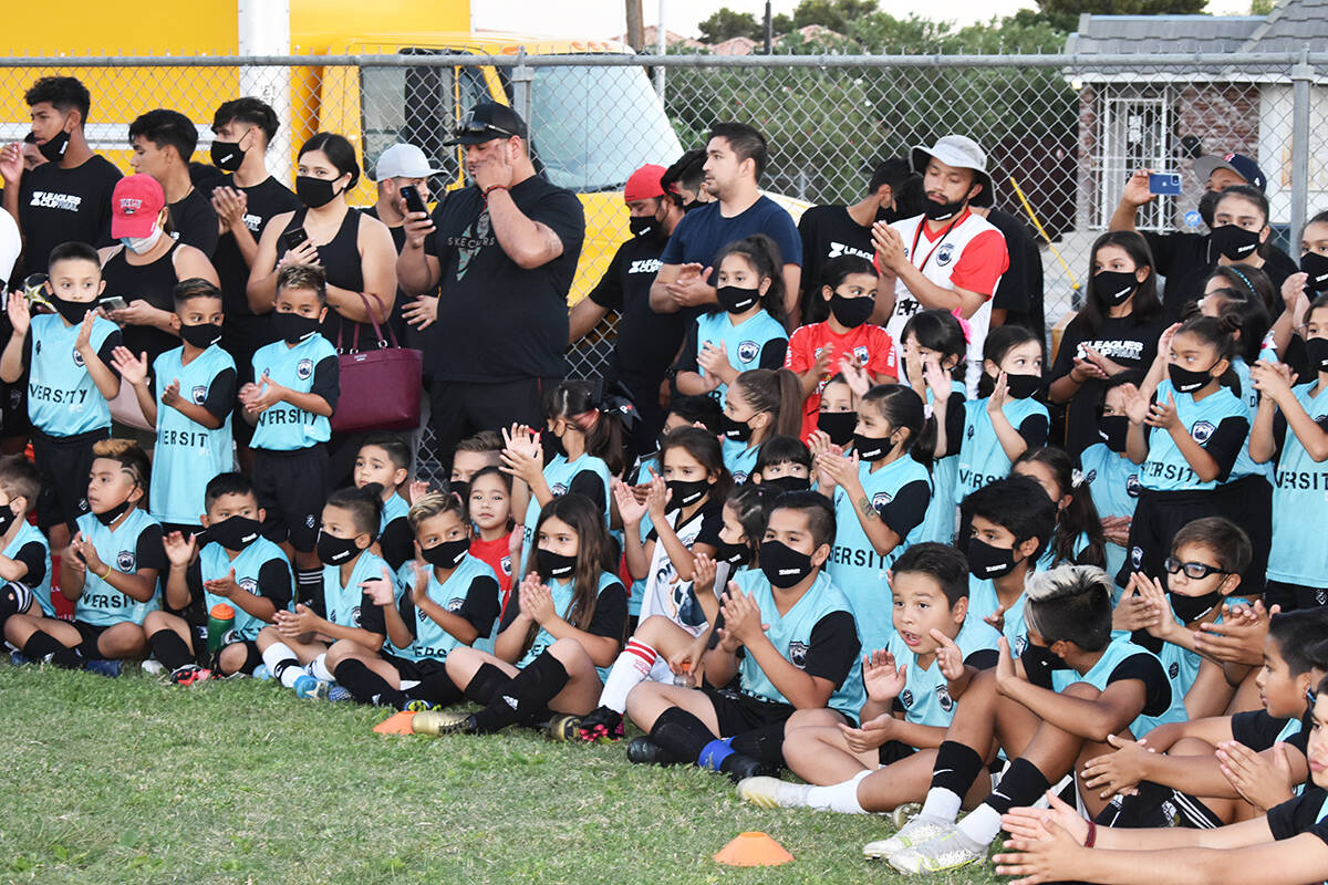 Decenas de niños disfrutaron de un evento comunitario organizado por la MLS y Liga MX, como pa ...