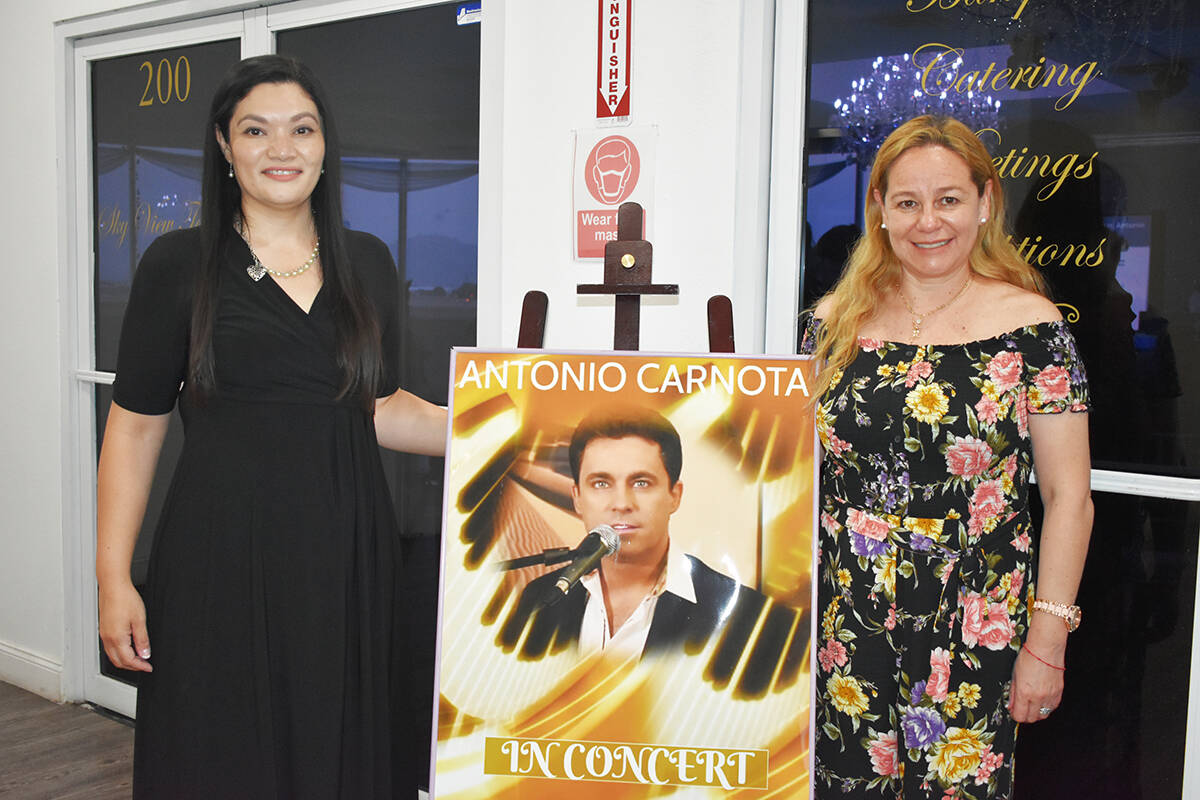 Diana Avalos y Carolina Ávila fueron parte de la organización de un homenaje póstumo al cant ...