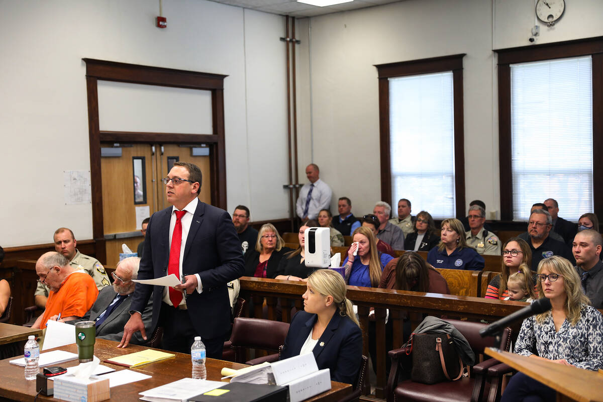 El fiscal adjunto del Condado White Pine, James Beecher, se dirige al tribunal durante la audie ...