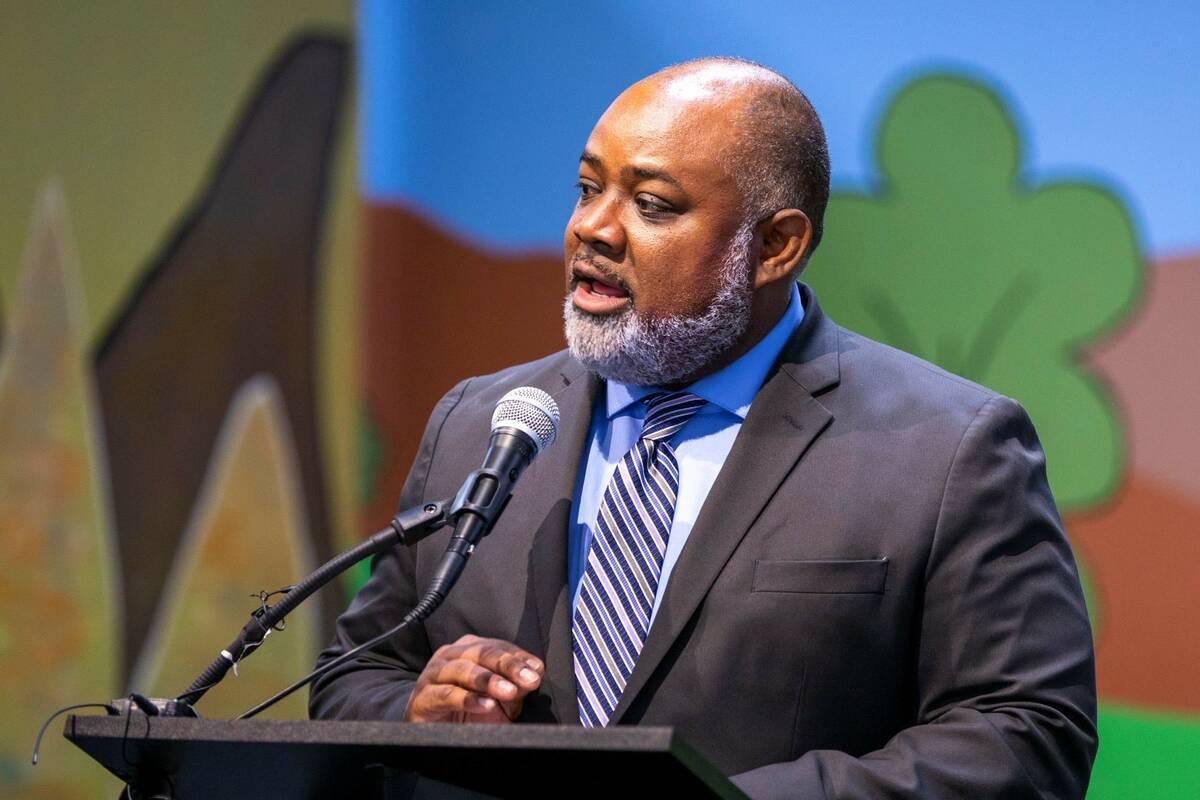 El presidente de la Asamblea, Jason Frierson, habla durante una ceremonia de firma de cuatro pr ...